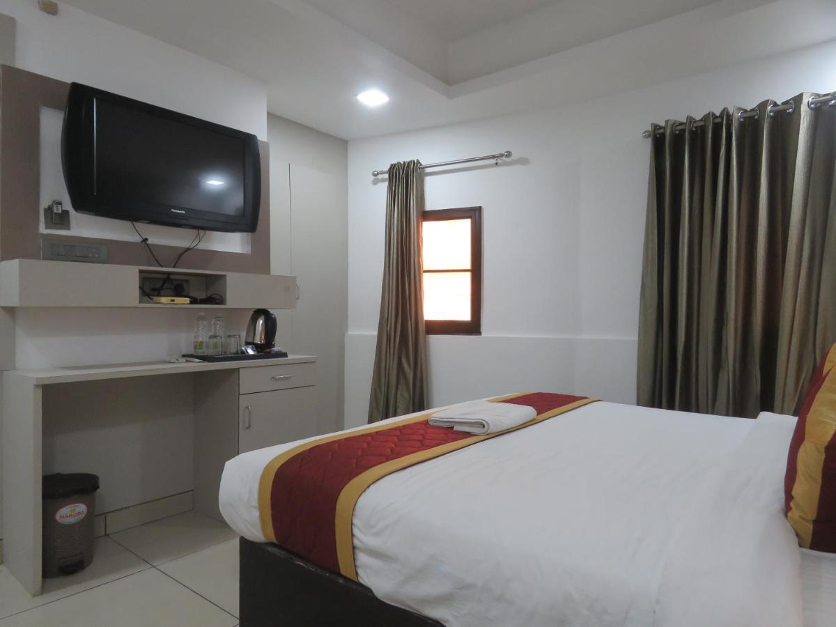 Hotel Reegate Inn Near South Railway Station Kochi Exterior foto