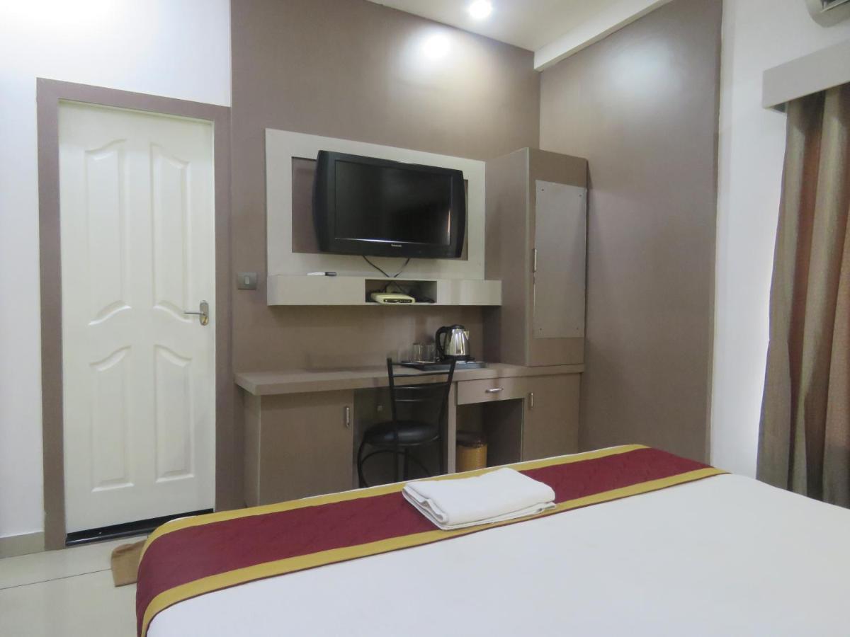 Hotel Reegate Inn Near South Railway Station Kochi Exterior foto