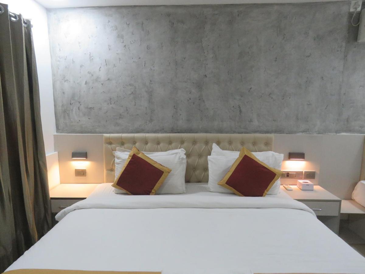Hotel Reegate Inn Near South Railway Station Kochi Exterior foto