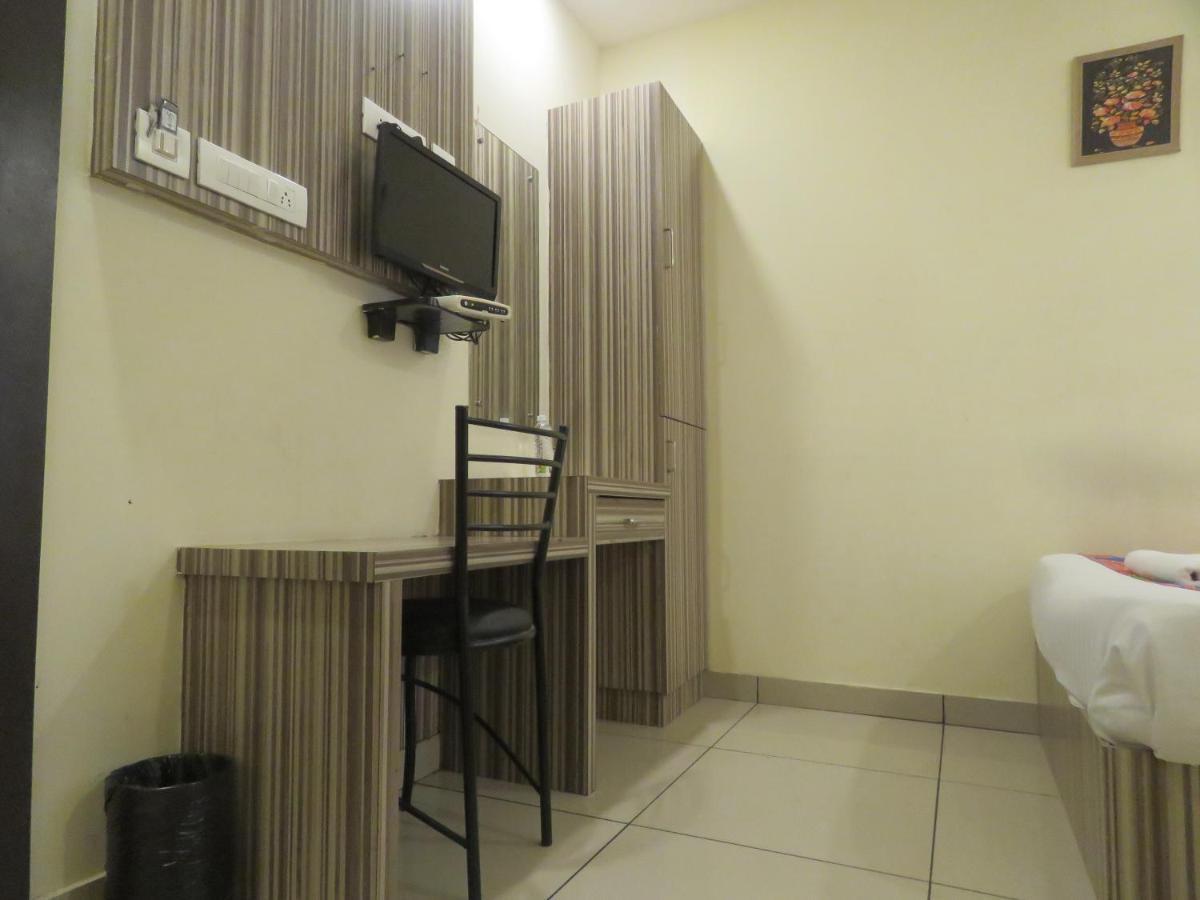 Hotel Reegate Inn Near South Railway Station Kochi Exterior foto