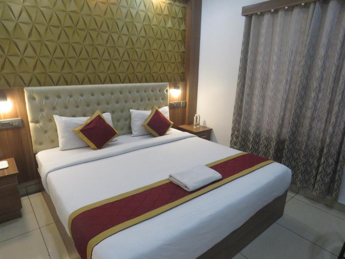 Hotel Reegate Inn Near South Railway Station Kochi Exterior foto