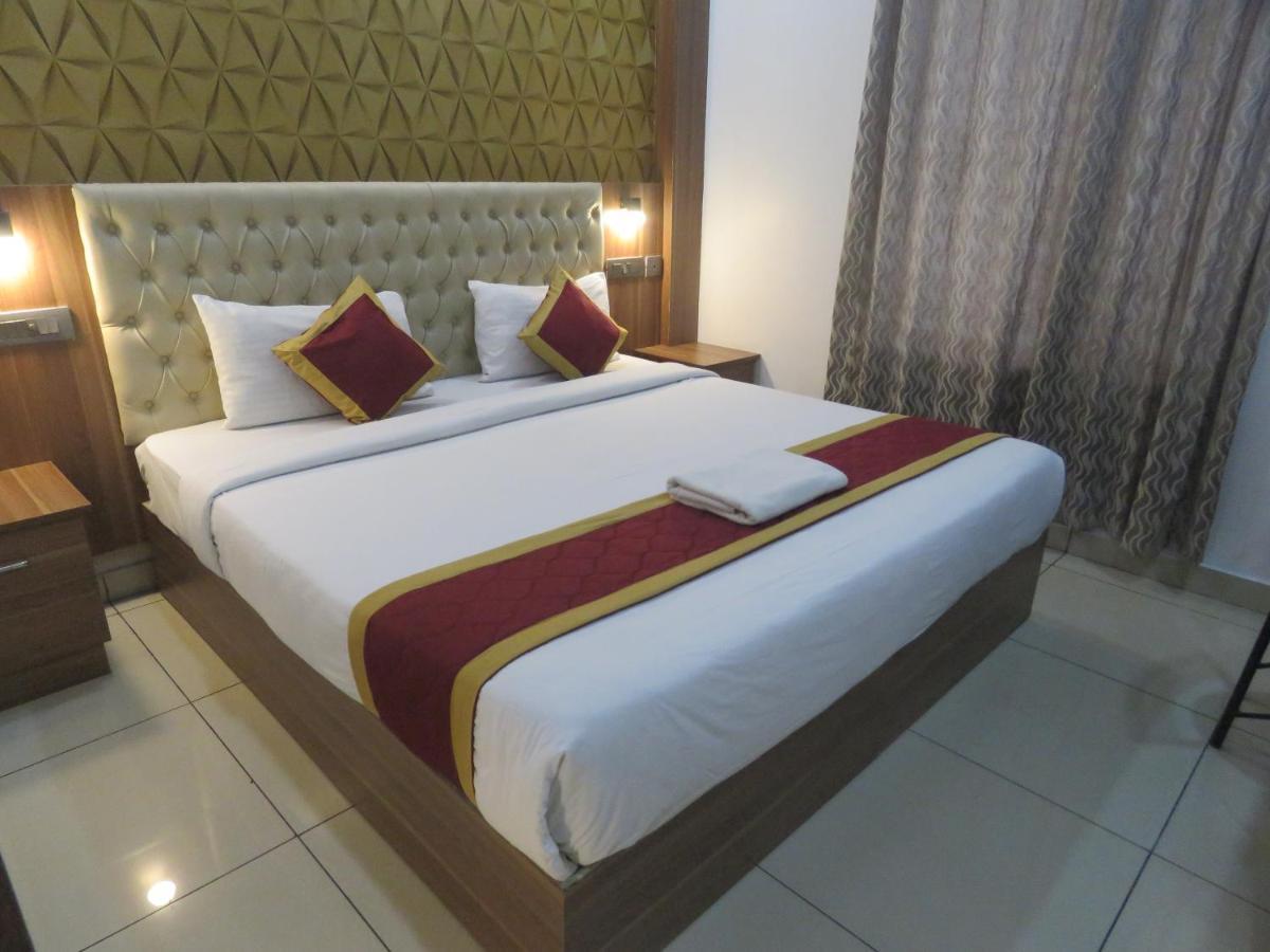 Hotel Reegate Inn Near South Railway Station Kochi Exterior foto